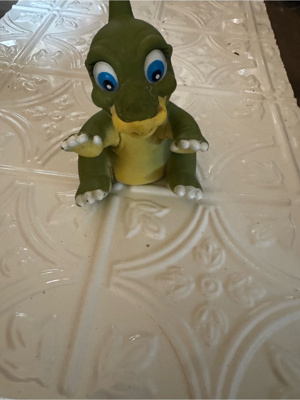 Vintage late 80s The Land before time character Little Foot bottle topper rad